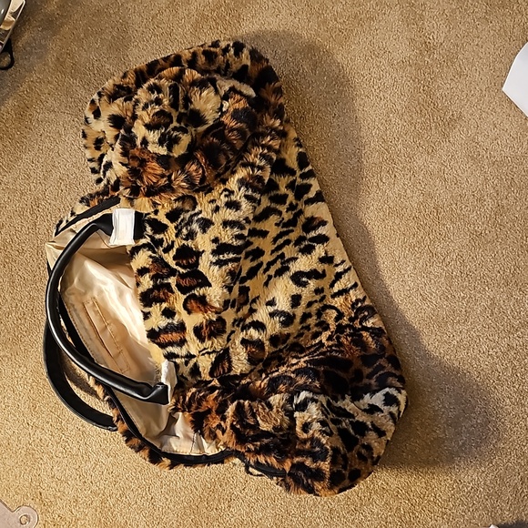 Dennis Basso Leopard Print Faux Fur Overnighter Bag with Over Bag NWT - Picture 5 of 7